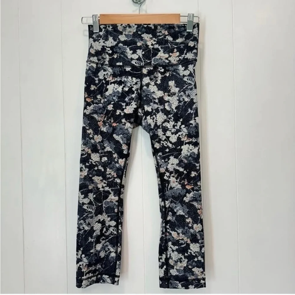 Lululemon Wunder Under Crop Leggings Size 6 Hi-Rise 21